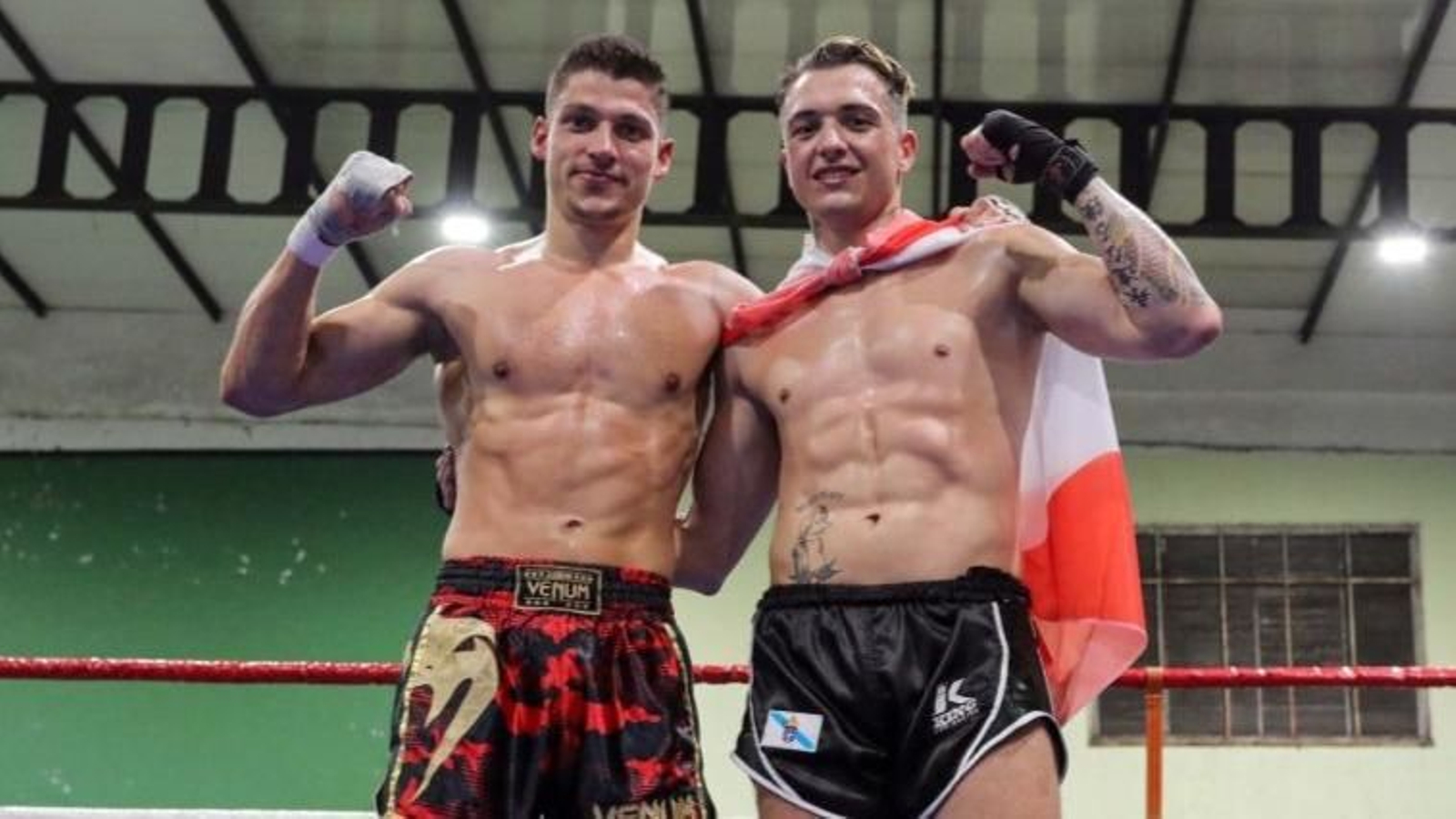 Pablo Izard (d) venció al luso Marco Romeiro en el combate estelar.