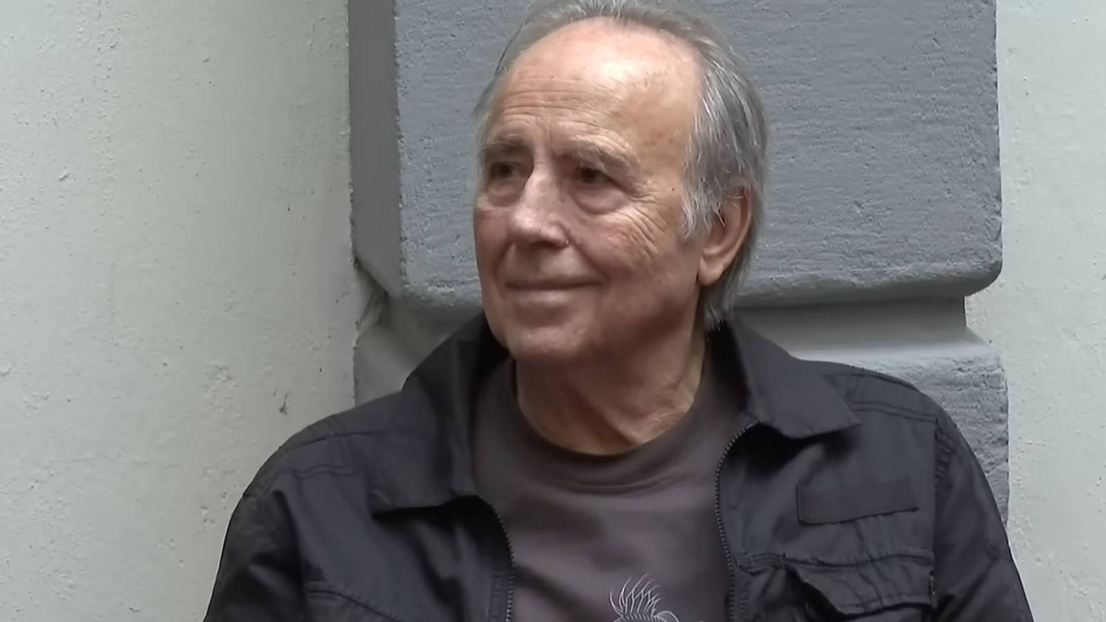 Serrat durante el acto de homenaje en el Ateneo