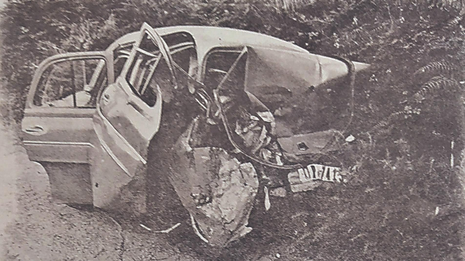 Los dos vehículos, tras el accidente.