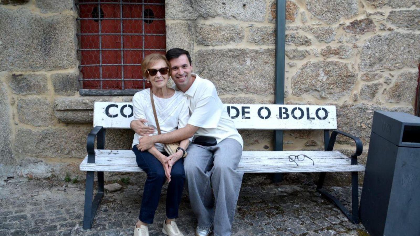 Diego Luezas coa súa avoa de visita no Bolo.
