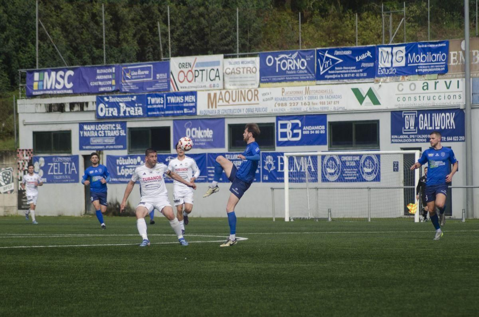 Pablo Rubio tuvo mucho trabajo en medio campo y dispuso de una buena ocasión para marcar ante el Noia.