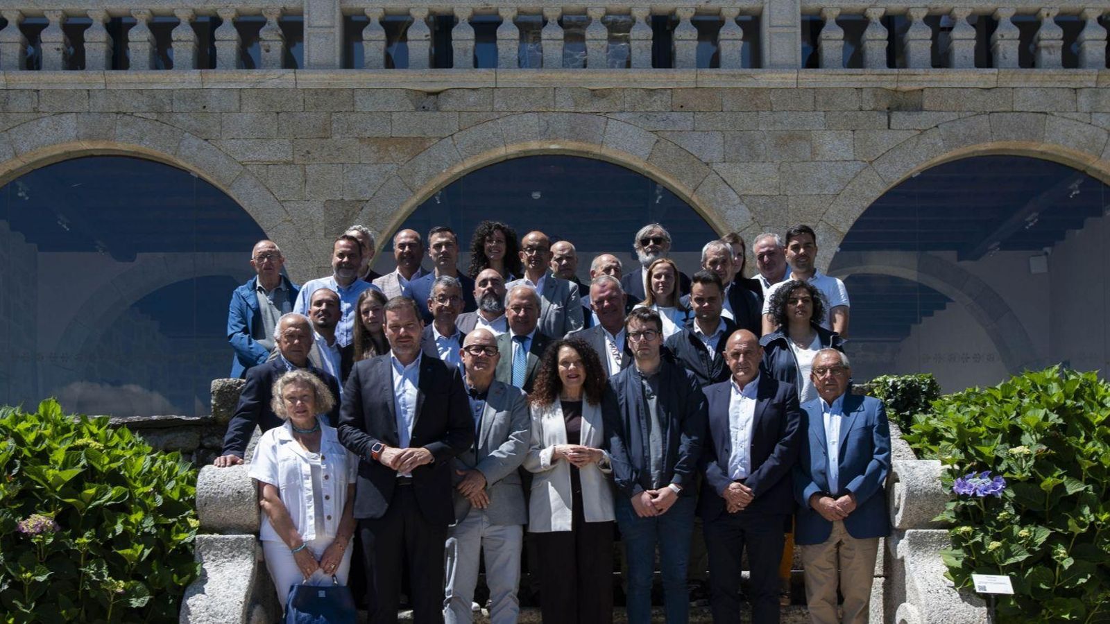 El conselleiro López Campos y el director xeral de Patrimonio junto a los alcaldes de la Ribeira Sacra.