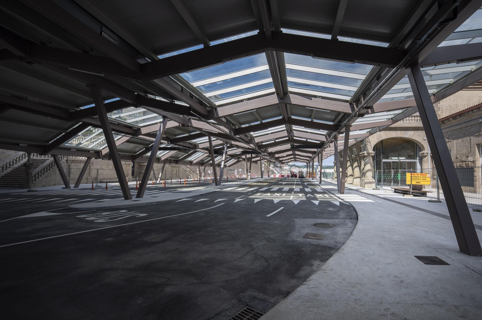 Galería | La estación intermodal de Santiago culmina con una moderna galería para los viajeros, en fotos