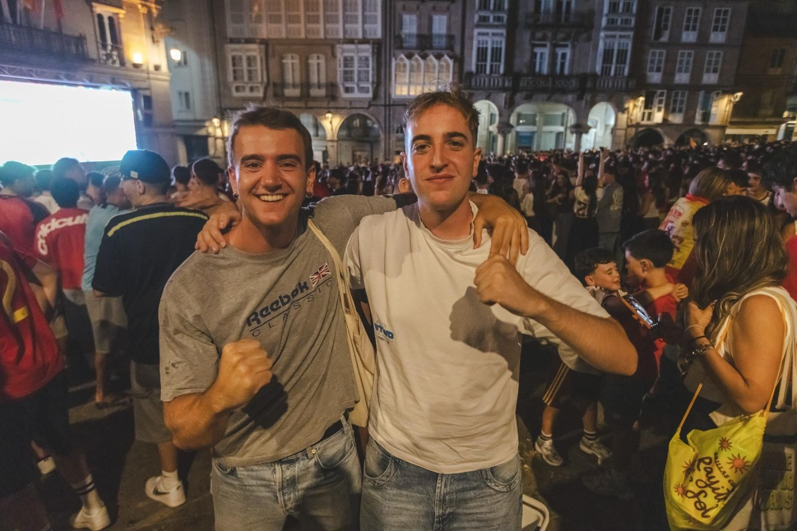 Galería | La ilusión por España en la semifinal tiñe de rojo la provincia de Ourense, en fotos