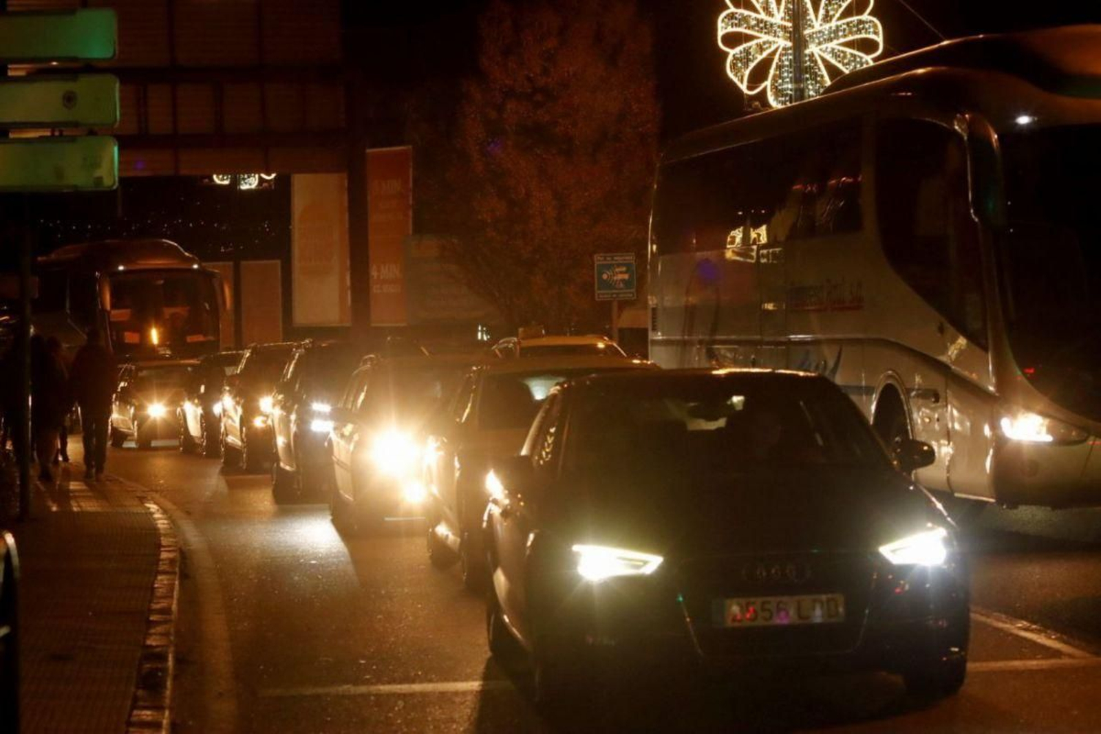 La avenida de Madrid hacia el centro con problemas de tráfico.