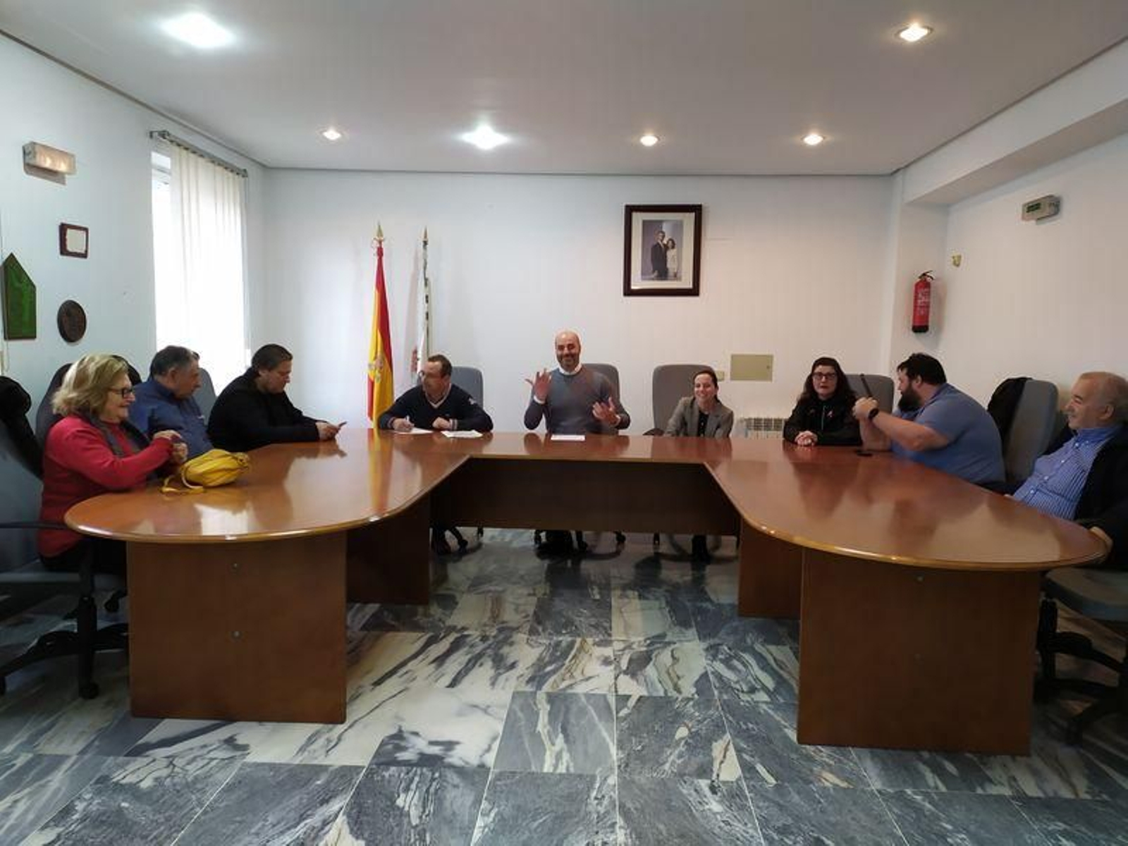 José Antonio Armada presidió su último pleno en Bande, a la derecha Sandra Quintas.