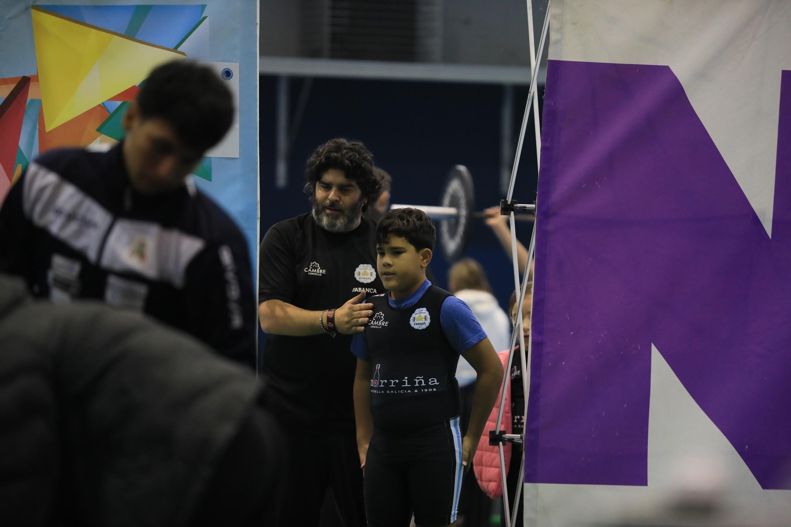 Galería | El futuro de la halterofilia gallega se cita en Oira