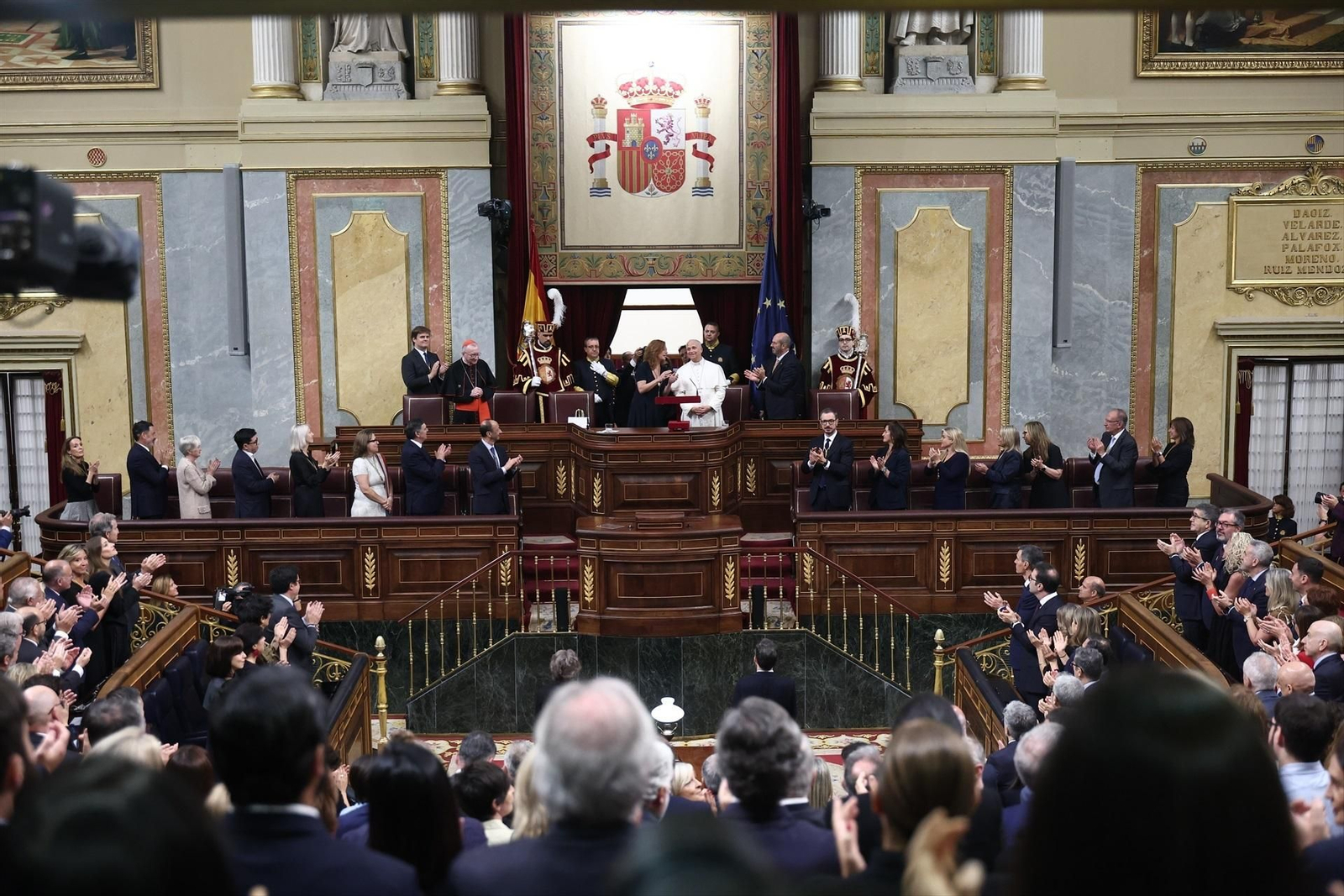 Galería | Las mejores fotos del tercer día de la visita del papa León XIV en Madrid, del Congreso al Bernabéu