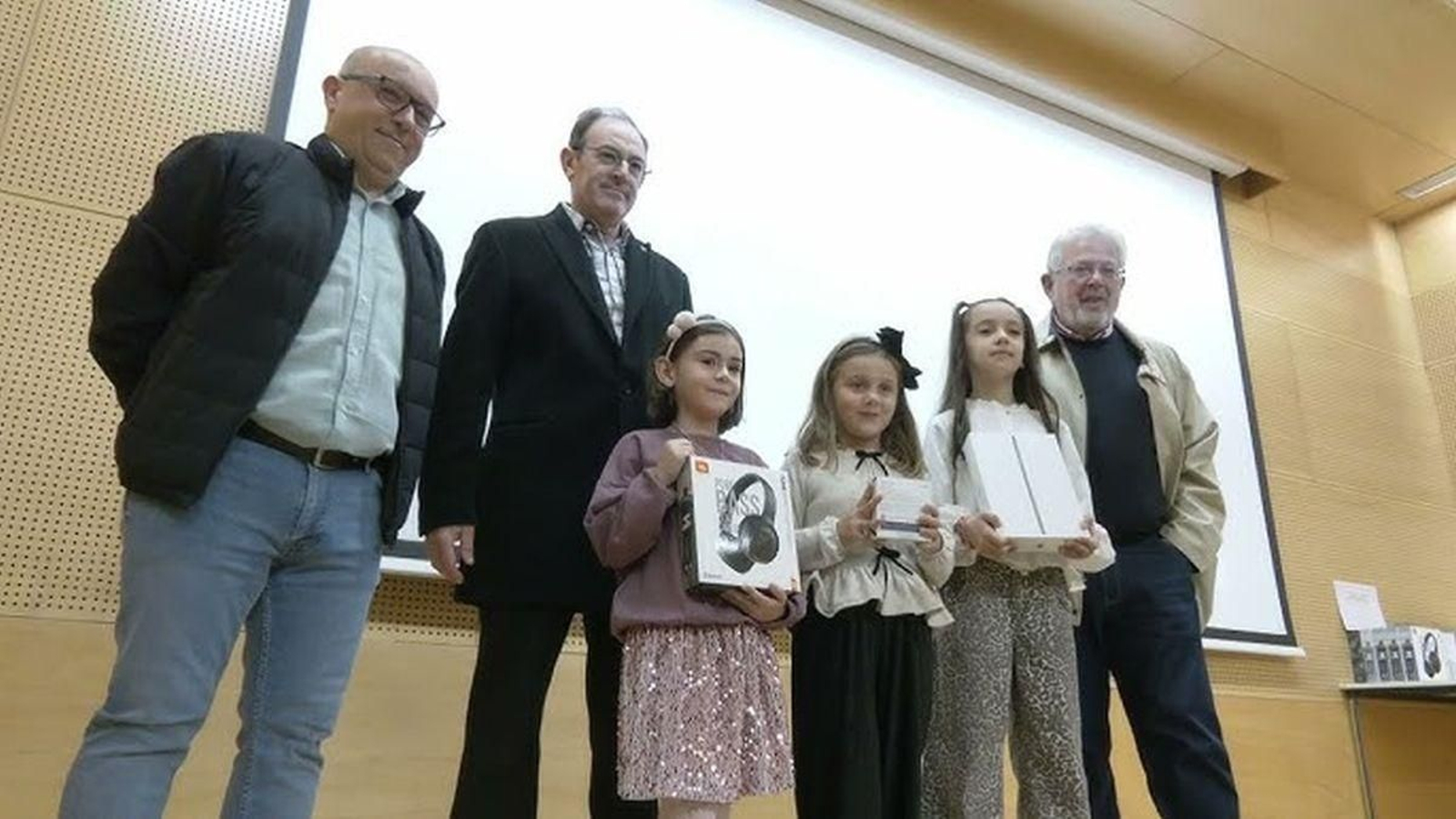Entrega de premios del octavo concurso “Jóvenes y Mayores”