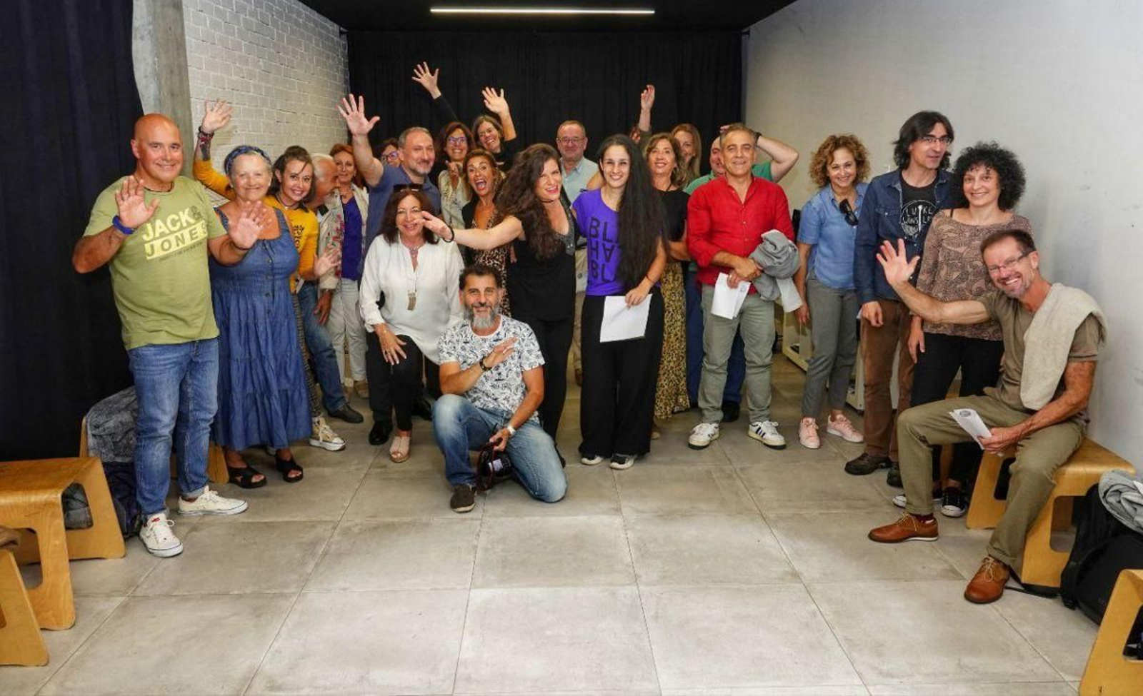 Curiosos y aficionados a la música acudieron a la jornada de puertas abiertas del nuevo coro gospel de Vigo. VICENTE ALONSO