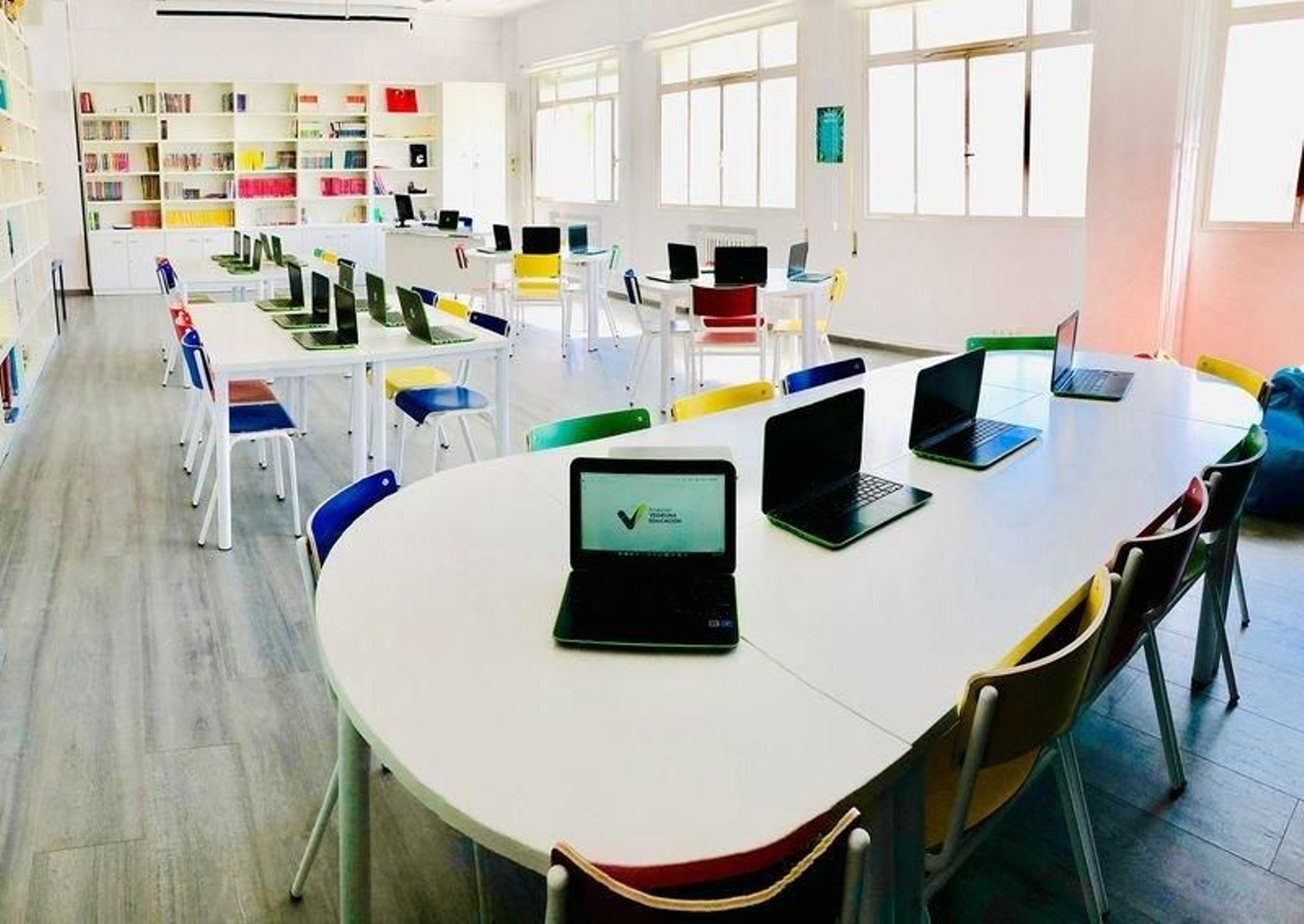 Ordenadores en aulas del centro de Carmelitas.