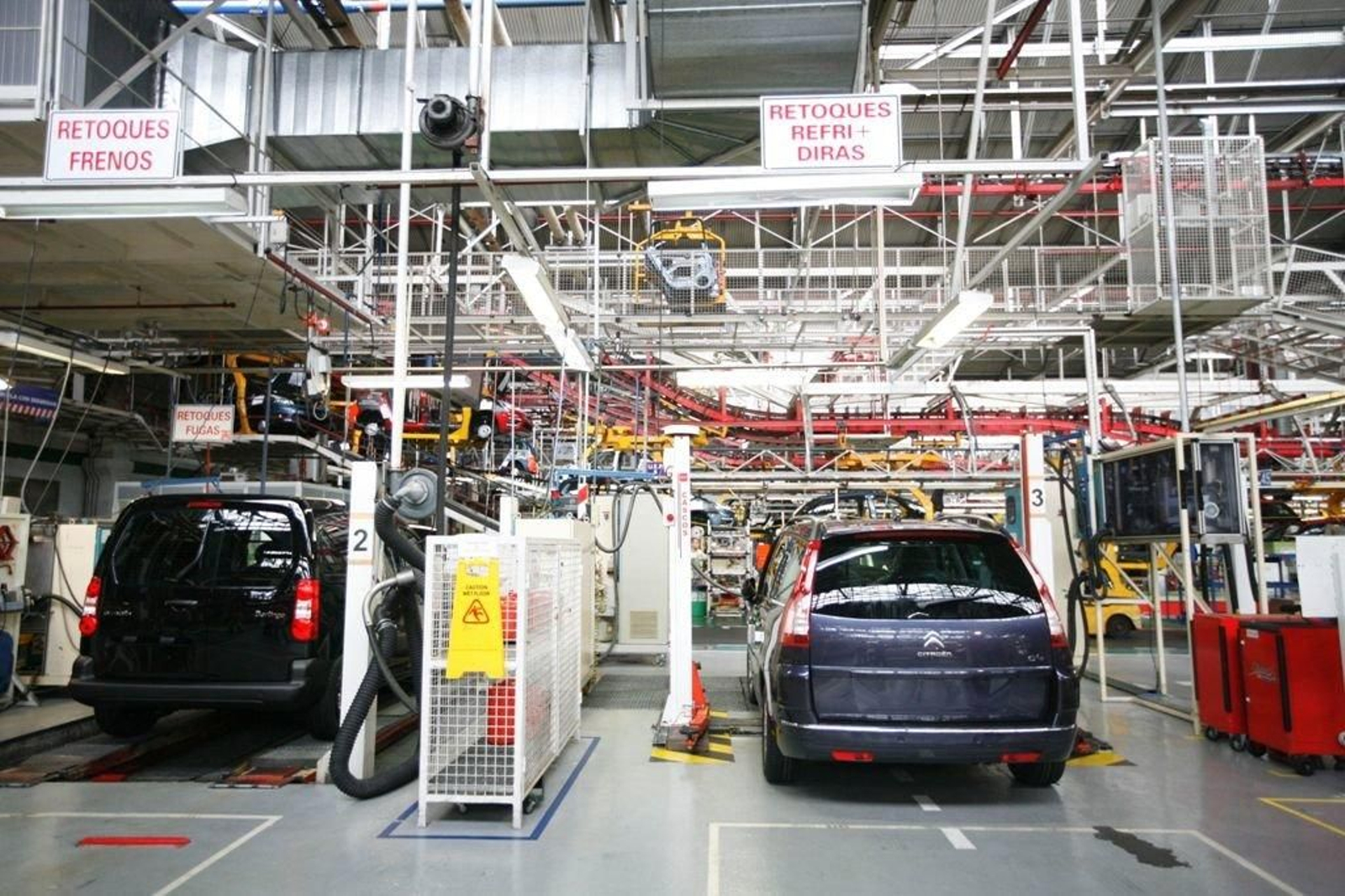 En Balaídos, en el sistema 1 se fabrican las furgonetas y los sedanes y en el sistema 2 los monovolúmenes.