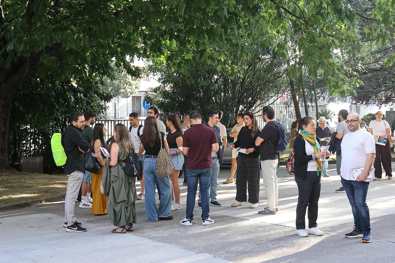 Galería | Más de 2.000 personas buscan plaza en las oposiciones de Educación en Vigo
