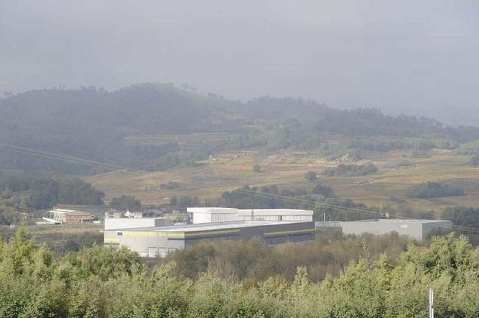 Naves industriales ubicadas en el parque empresarial de Ribadavia.