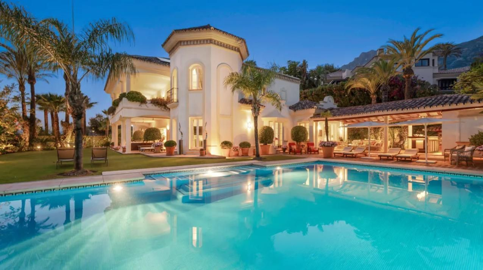 Exterior de la villa en Sierra Blanca