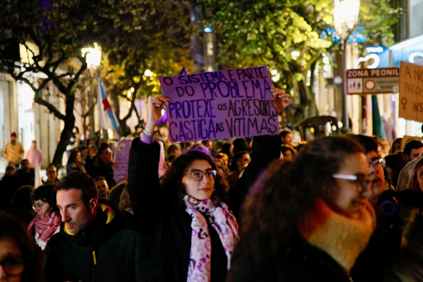 Galería | Ourense clama contra la violencia machista por el 25N