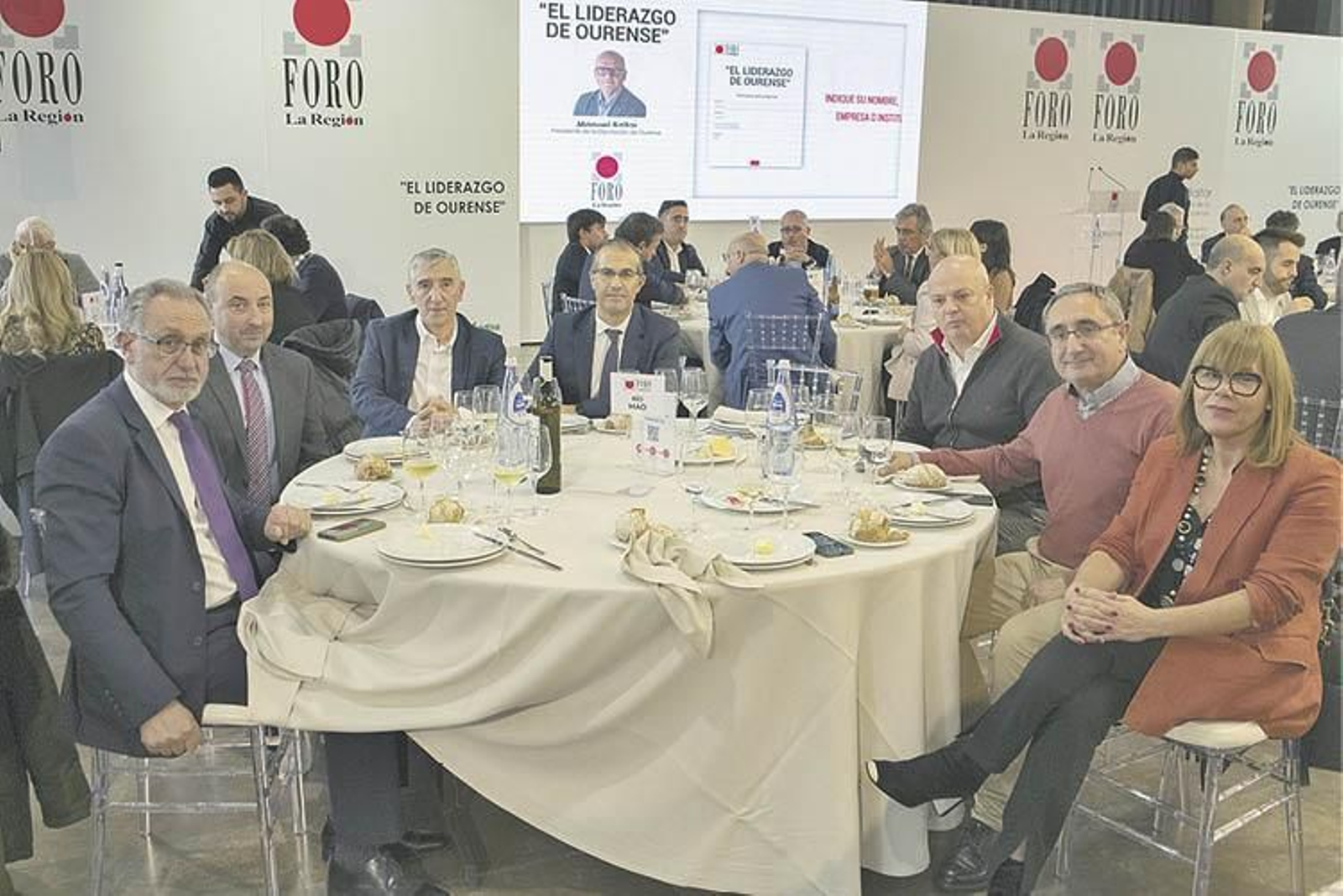 Manuel Pedro Fernández, alcalde de San Cibrao das Viñas; José Antonio Rodríguez, presidente de la Asociación de Empresarios do Polígono de San Cibrao das Viñas; José Alfaro, director de Publicidad de La Región; Jaime Pereira, secretario general de la CEO; José María Lago, alcalde de A Gudiña; Argimiro Marnotes, presidente del CD Arenteiro, y Sonia Ogando, concelleira del PP en Ourense.