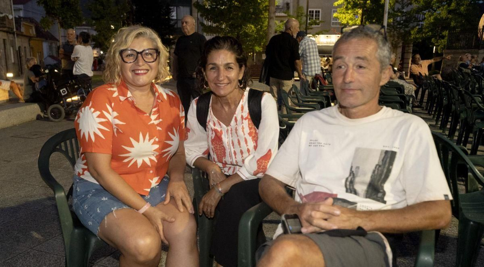 Rocío y Amparo con Carlos, que reconoce que “no le pongo cara” a Vargas.