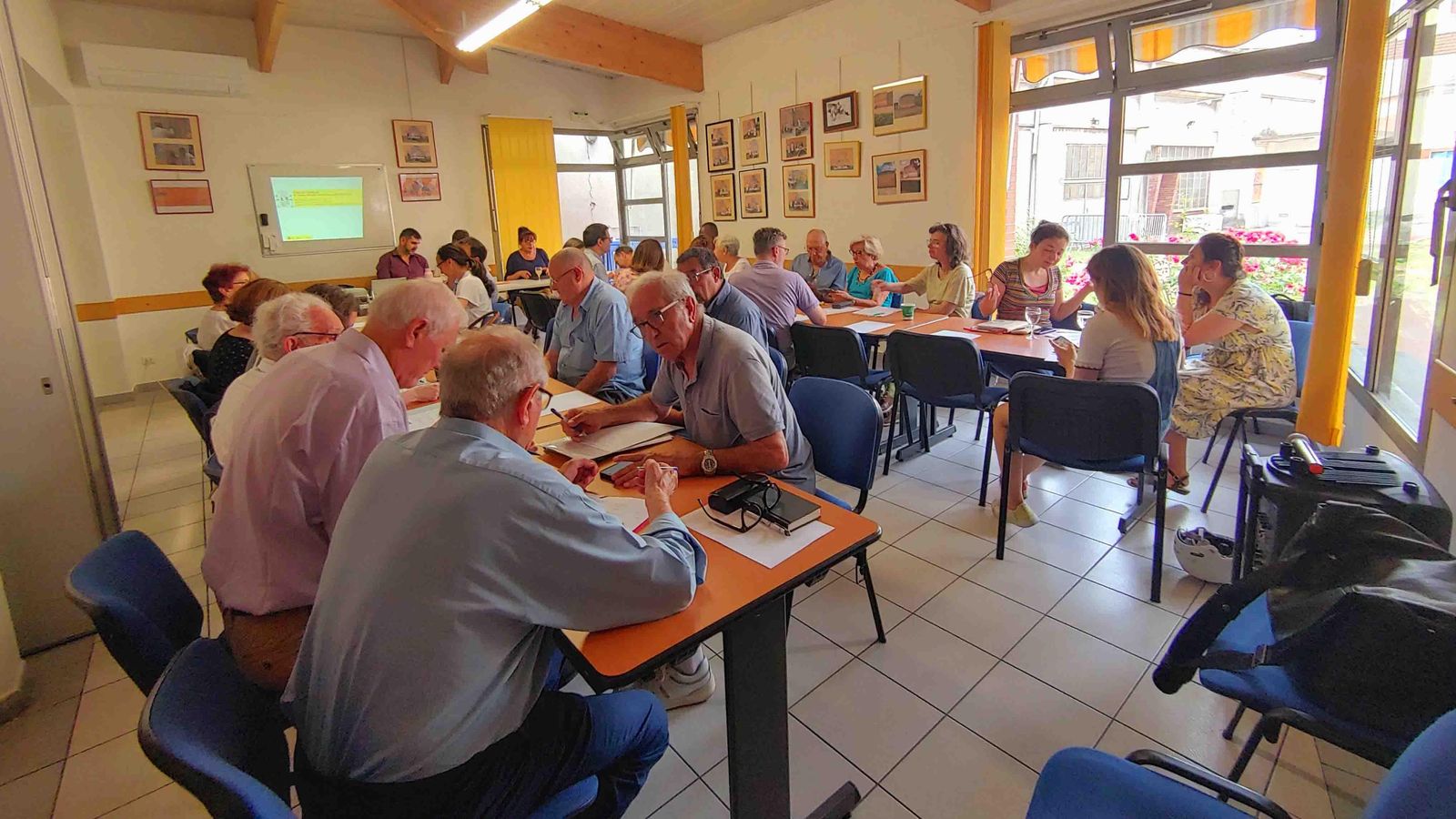 Foto de Archivo. Reunión de trabajo de las asociaciones de la demarcación de París en la Casa de España en junio 2023