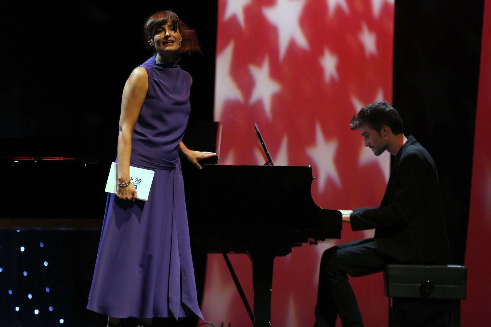 Ledicia Sola fue la encargada de presentar la gala // FOTOS: XESÚS FARIÑAS