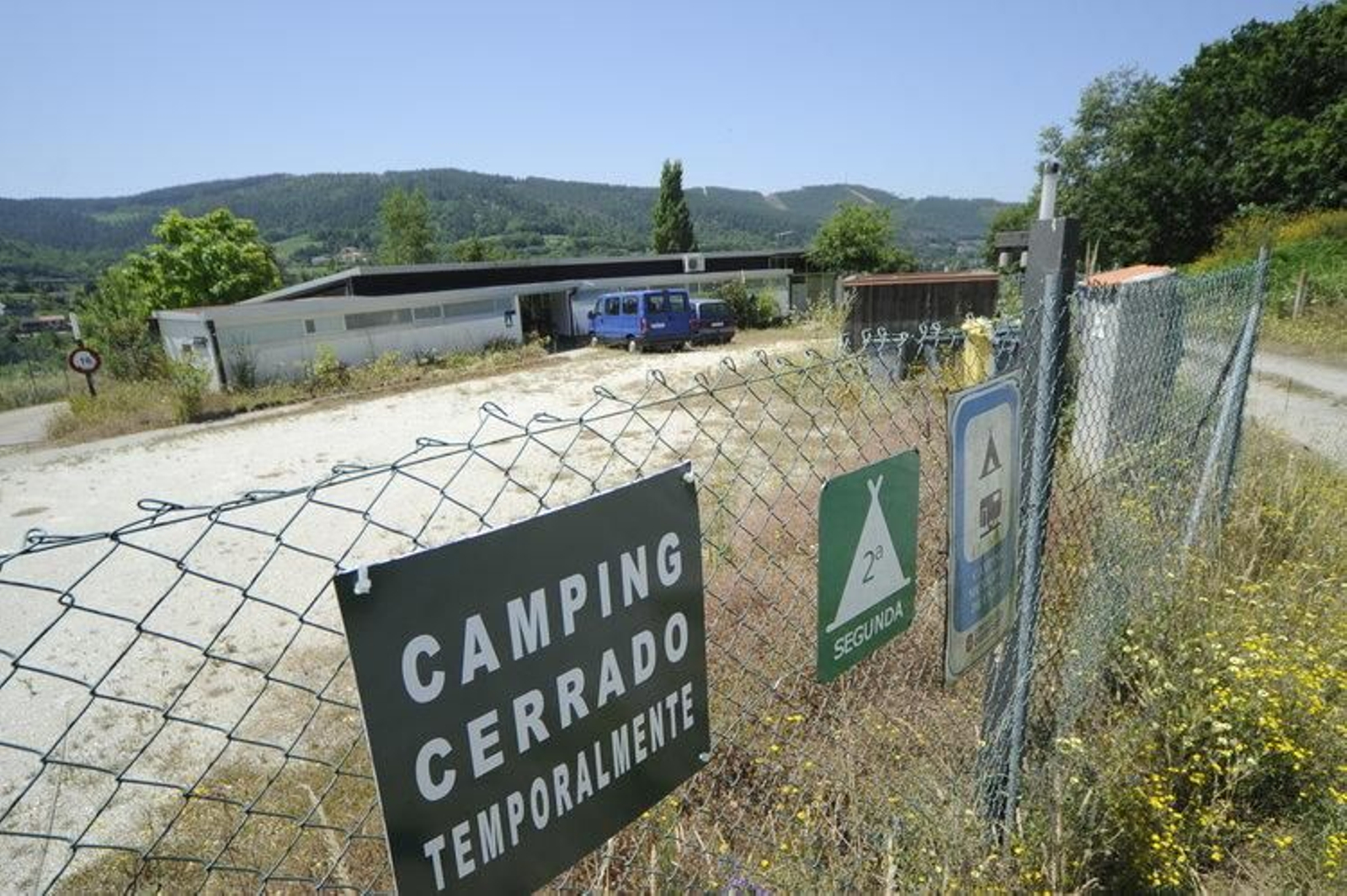 Acceso al camping de Untes.
