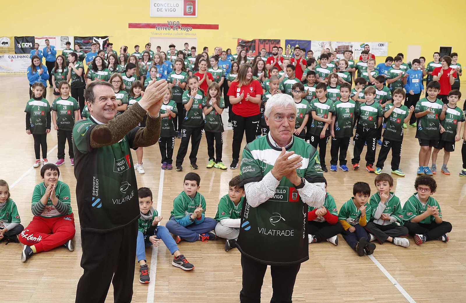 El alcalde, Abel Caballero, y el concejal, Manel Fernández, acudieron ayer a la presentación del Lavadores.