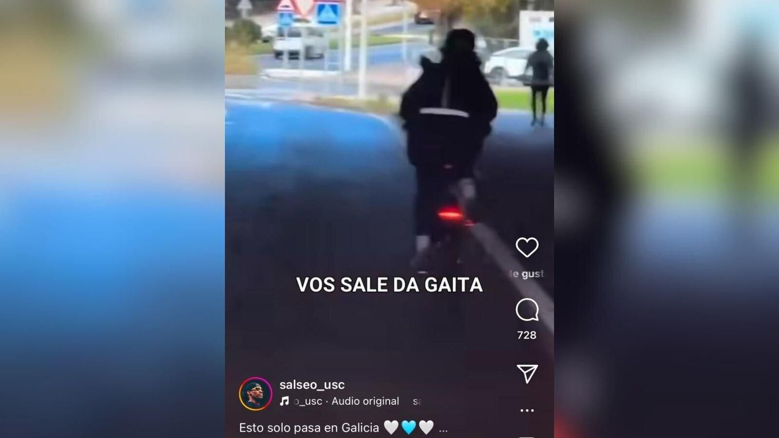 Fotograma del vídeo viral de un ciclista por Santiago de Compostela en la cuenta de Instagram: @salseo_usc.