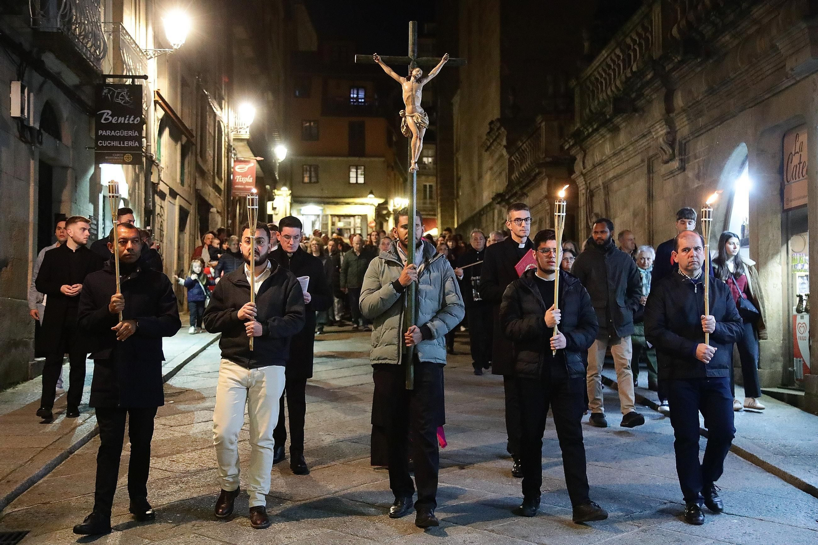 Galería | El via crucis del Cristo de los Desamparados, en fotos