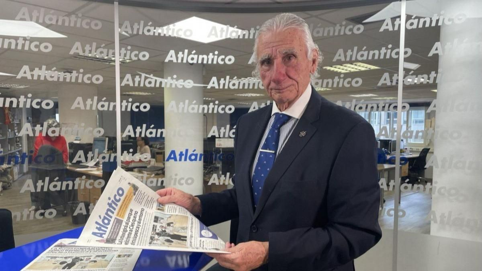 Fernández Alvariño en el set de Atlántico TV.