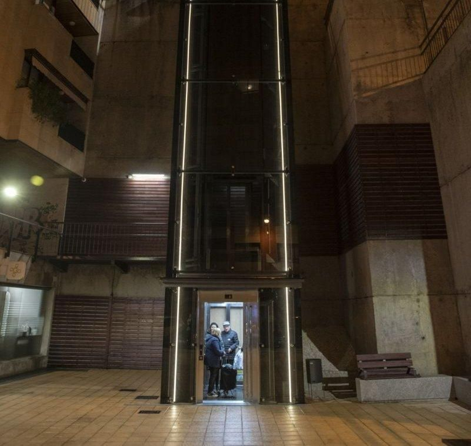 Los ascensores, ayer en funcionamiento.