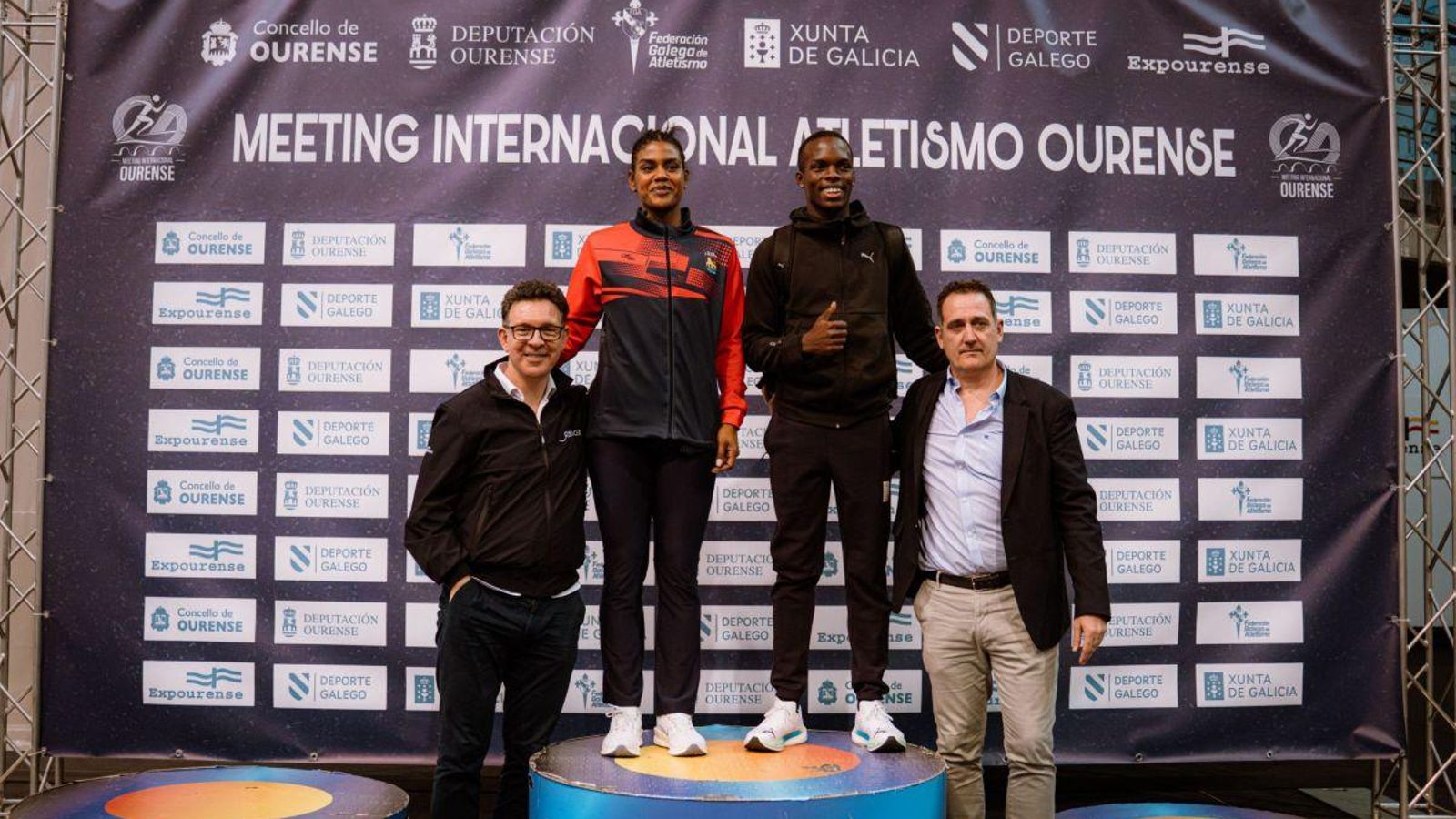 Purica y Hodelín, en el podio de honor de la competición.