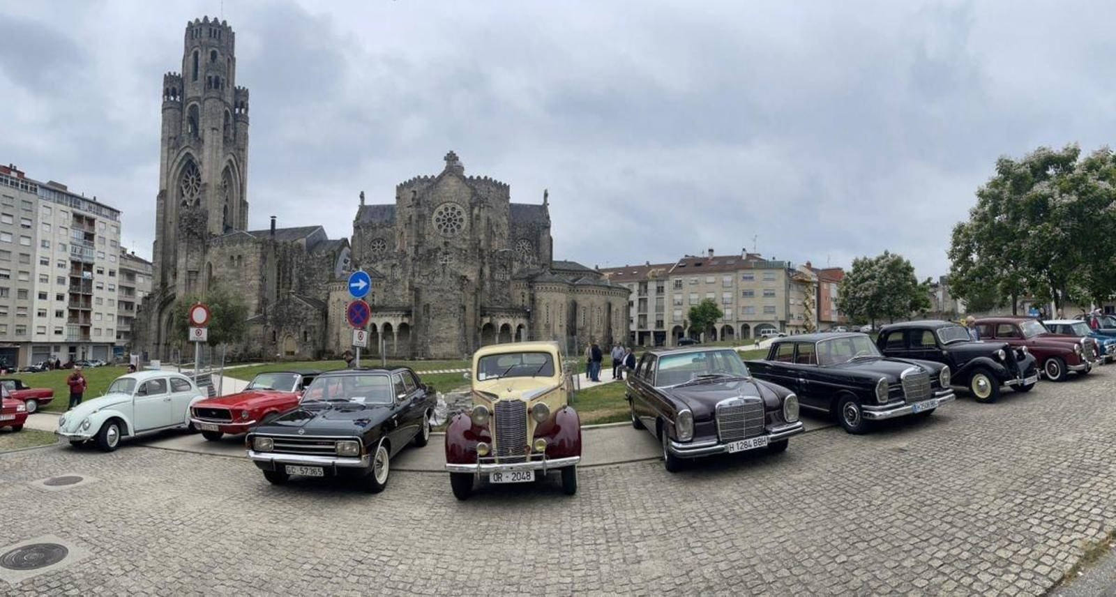 Concentración junto a la iglesia de la Veracruz.