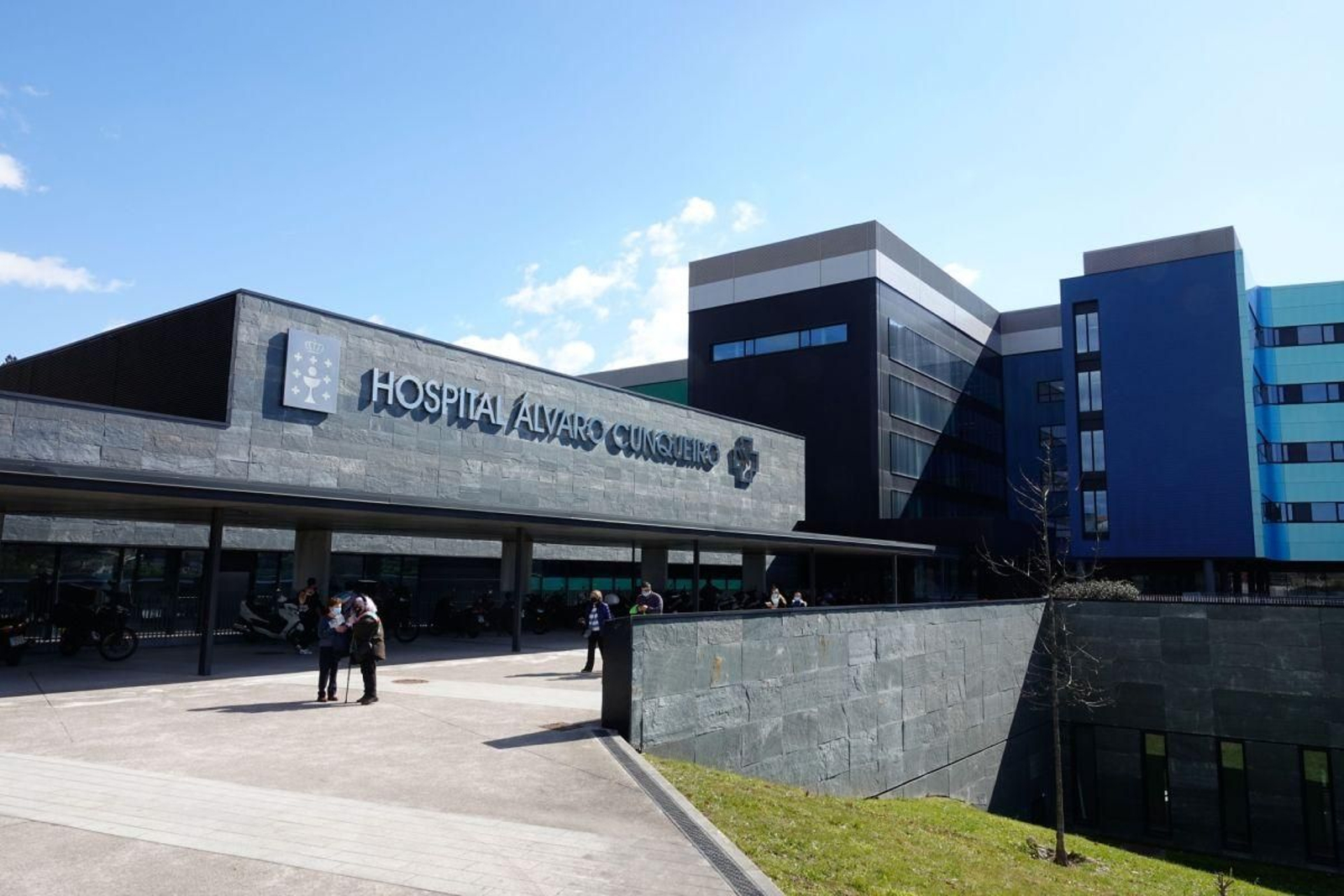 Fachada principal del Hospital Álvaro Cunqueiro de Vigo.