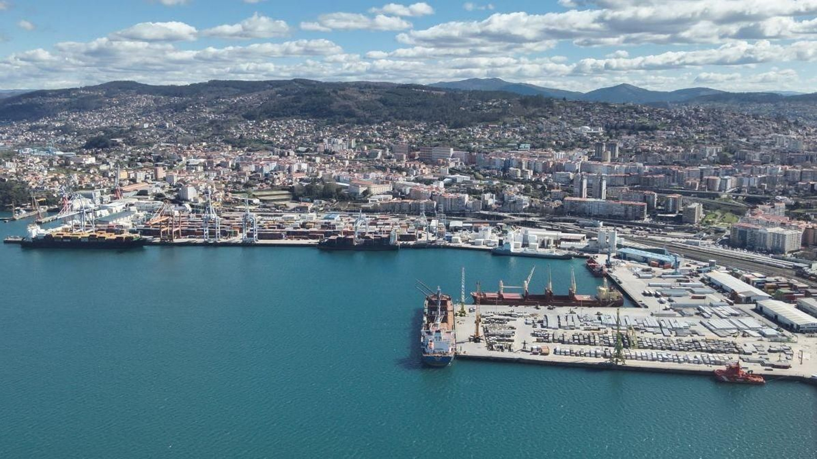 Otro día de lleno en los muelles, con cinco mercantes entre Areal, Transversal y Guixar por la mañana.