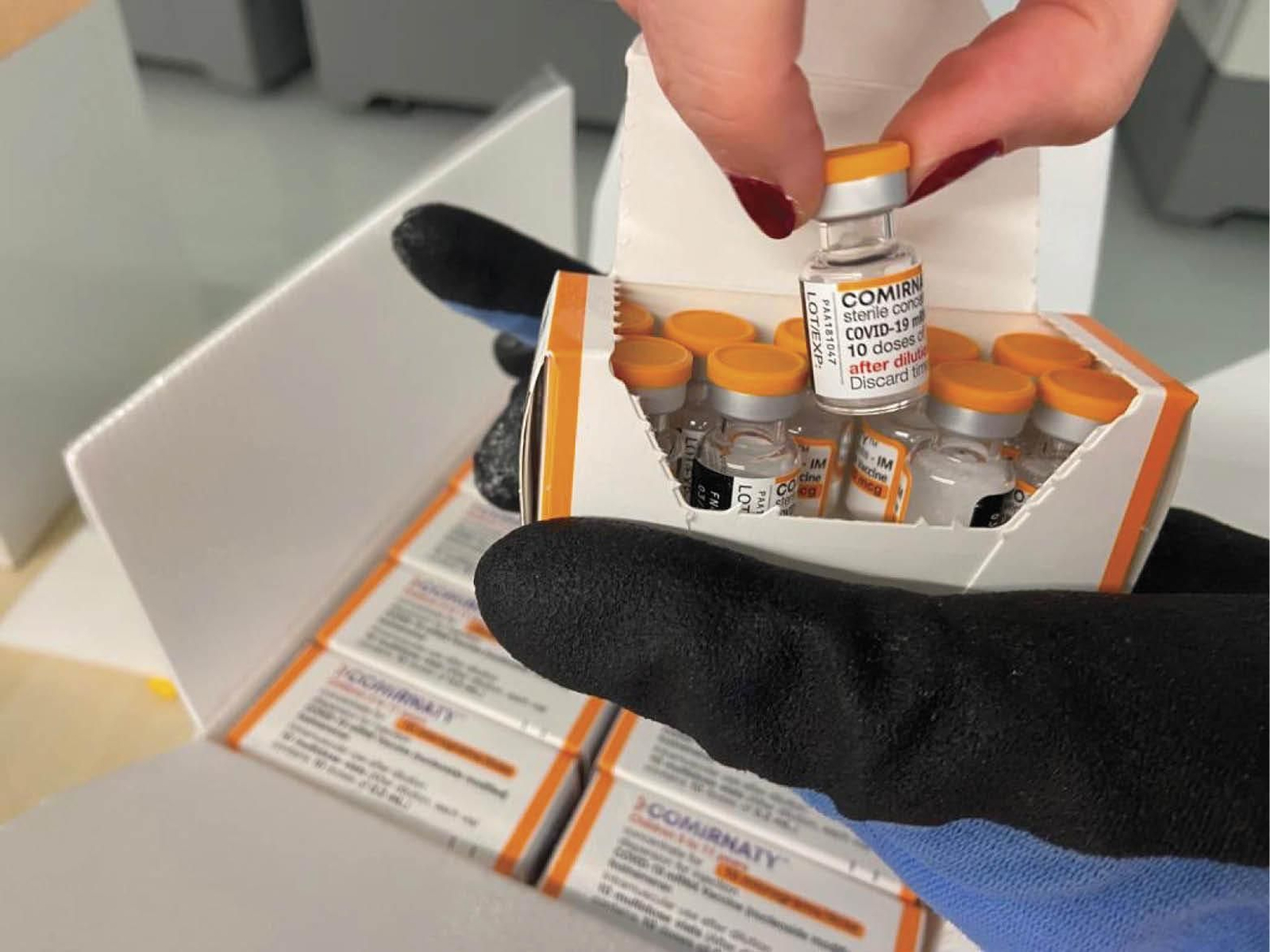 Viales de Pfizer que se emplearán con los menores de 11 años.