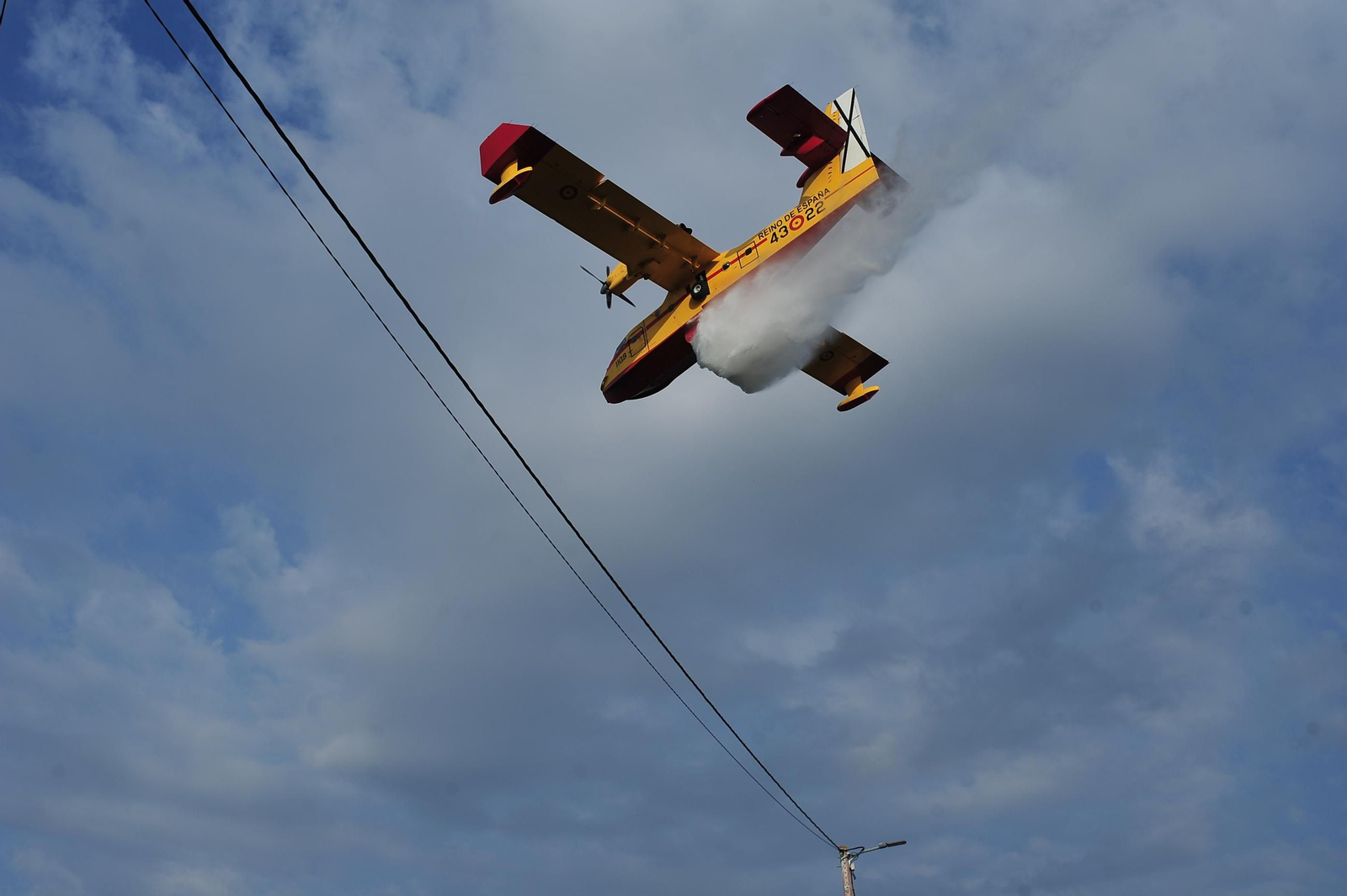 Galería | Despliegue de medios para extinguir un incendio en Rante