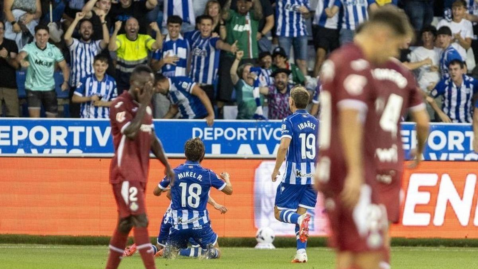 Los jugadores del Alavés celebran uno de los goles marcados ante el Getafe.