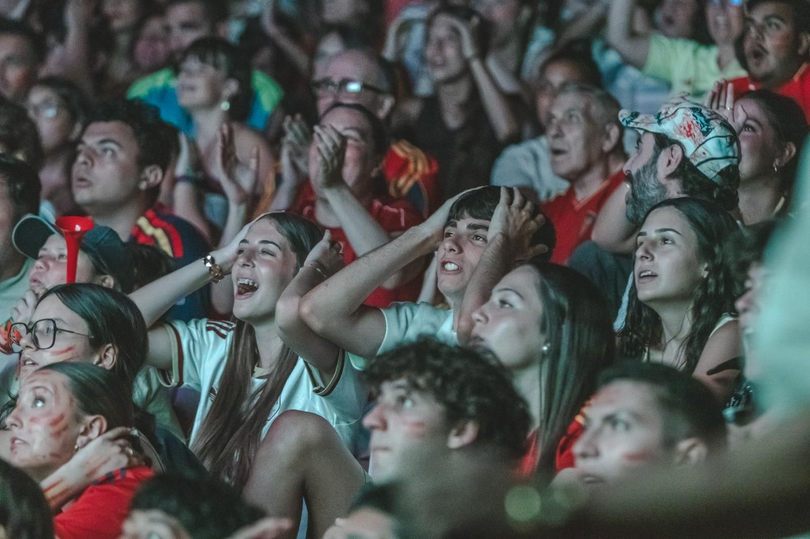 Galería | La ilusión por España en la semifinal tiñe de rojo la provincia de Ourense, en fotos