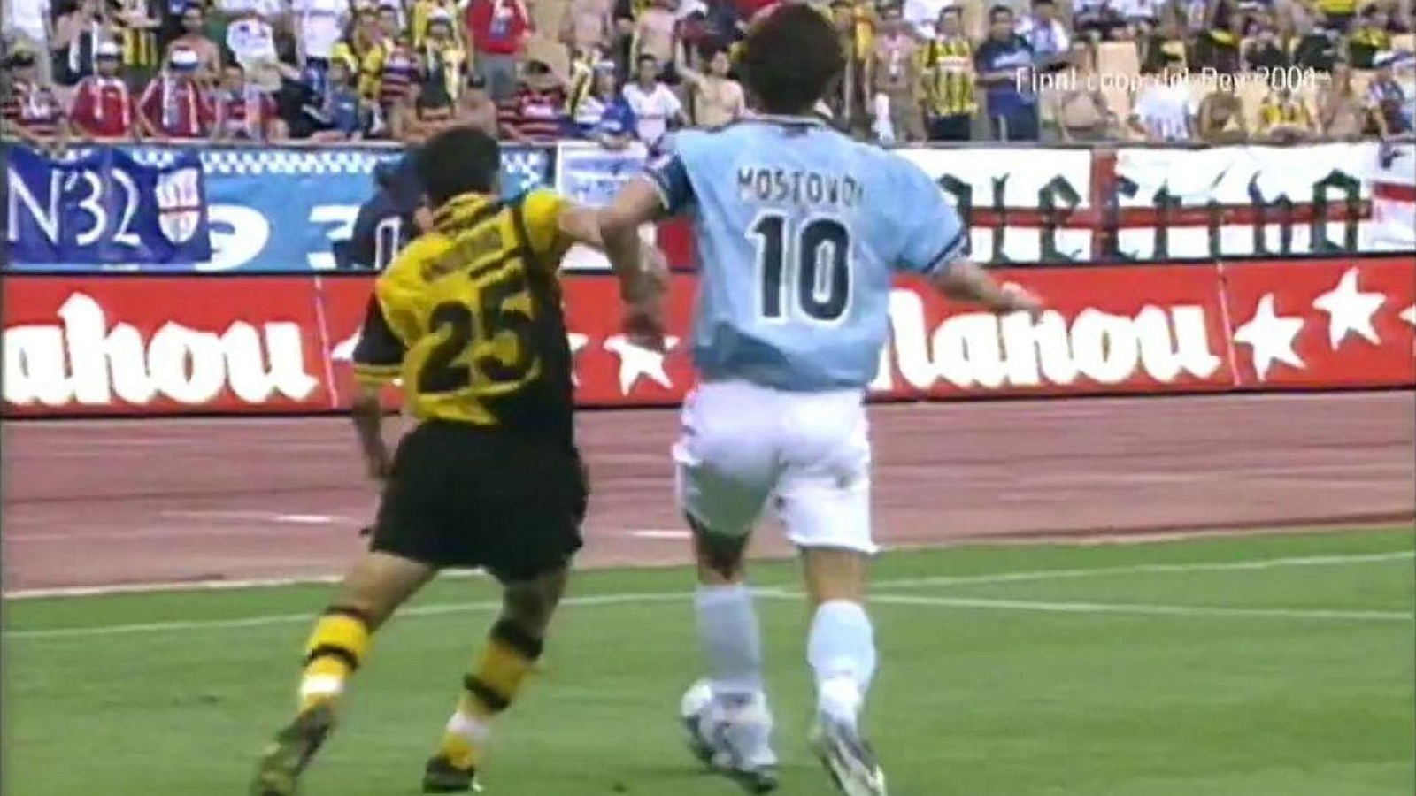 Mostovoi, en un lance de la final de Copa del Rey 2001.