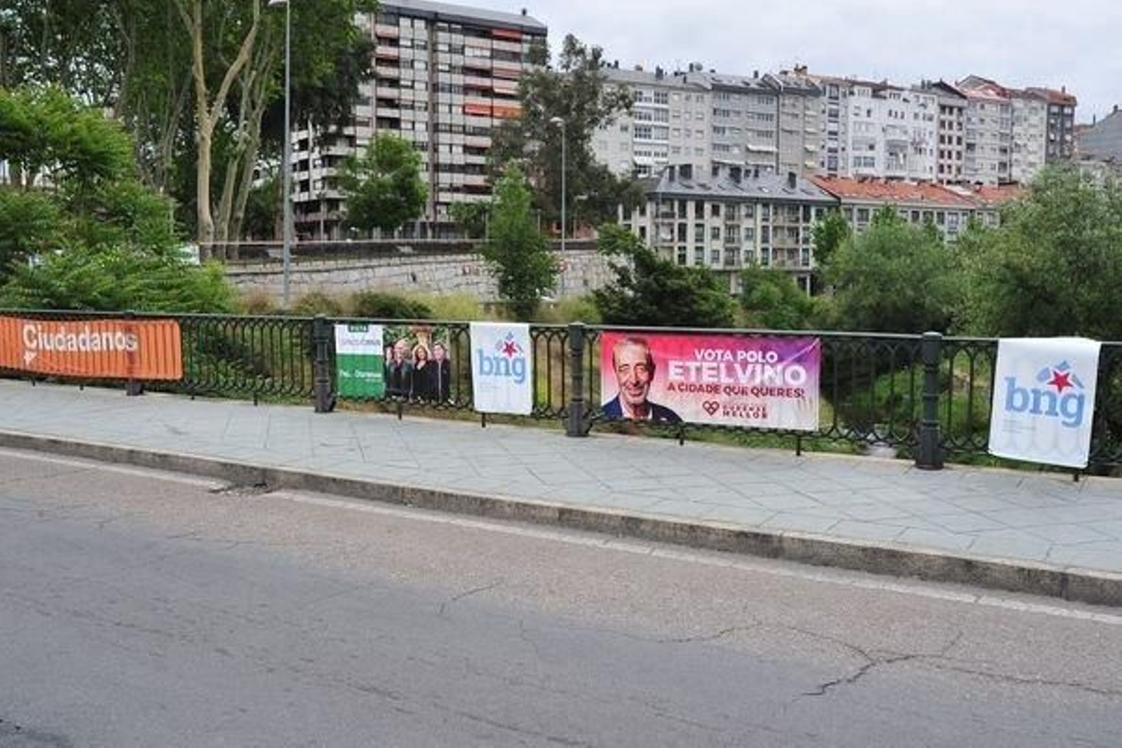 La pasarela sobre el Barbaña a la altura de Os Remedios es uno de los elementos afectados.