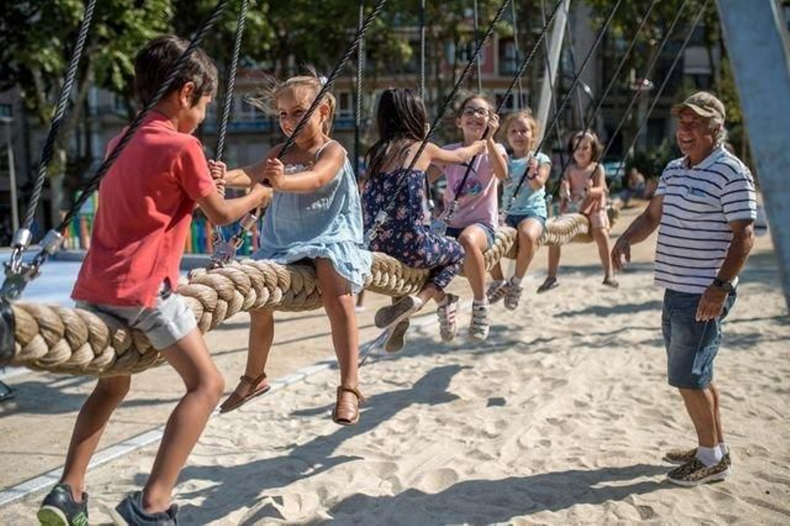 OURENSE (PARQUE INFANTIL ALAMEDA DO CRUCEIRO). 20/08/2018. OURENSE. Manuel Baltar y Jesús Vázquez asisten a la inauguración y visita del nuevo parque infantil de la Alameda do Cruceiro, recientemente remodelado y dotado con tirolina y juegos de agua. FOTO: ÓSCAR PINAL.