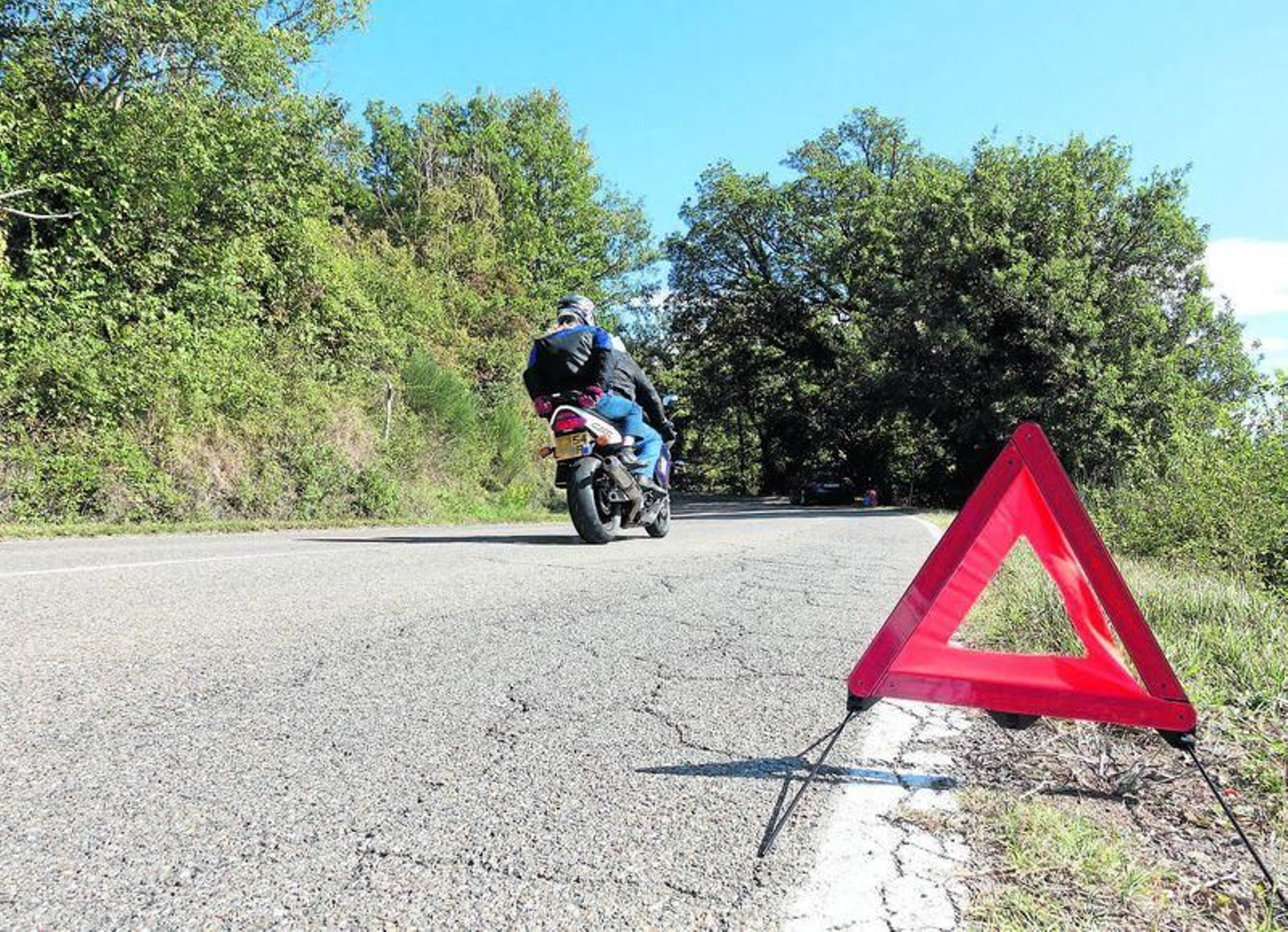 El triángulo de seguridad es el elemento imprescindible para señalizar un percance en carretera.