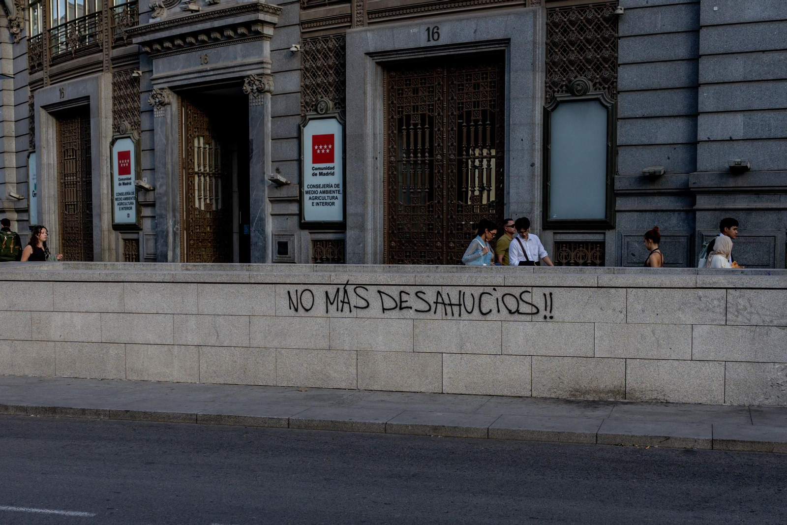 Galería | La acampada de Sol por una vivienda digna se sigue extendiendo y los congregados insisten en esta medida de presión