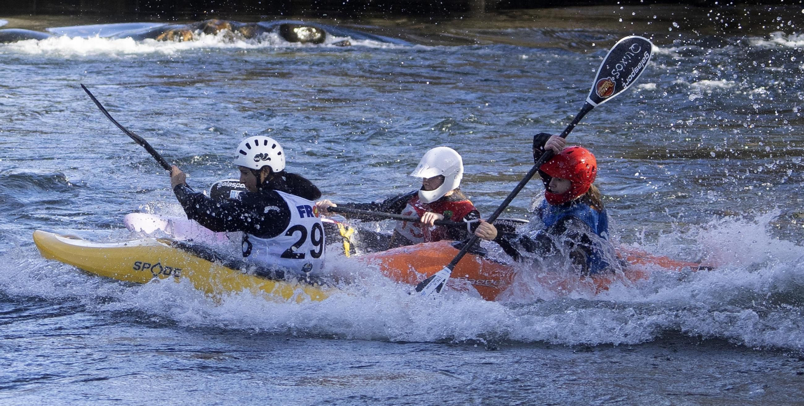 Galería | Mondariz Balneario acogió el Gallego de slalom y kayak cross