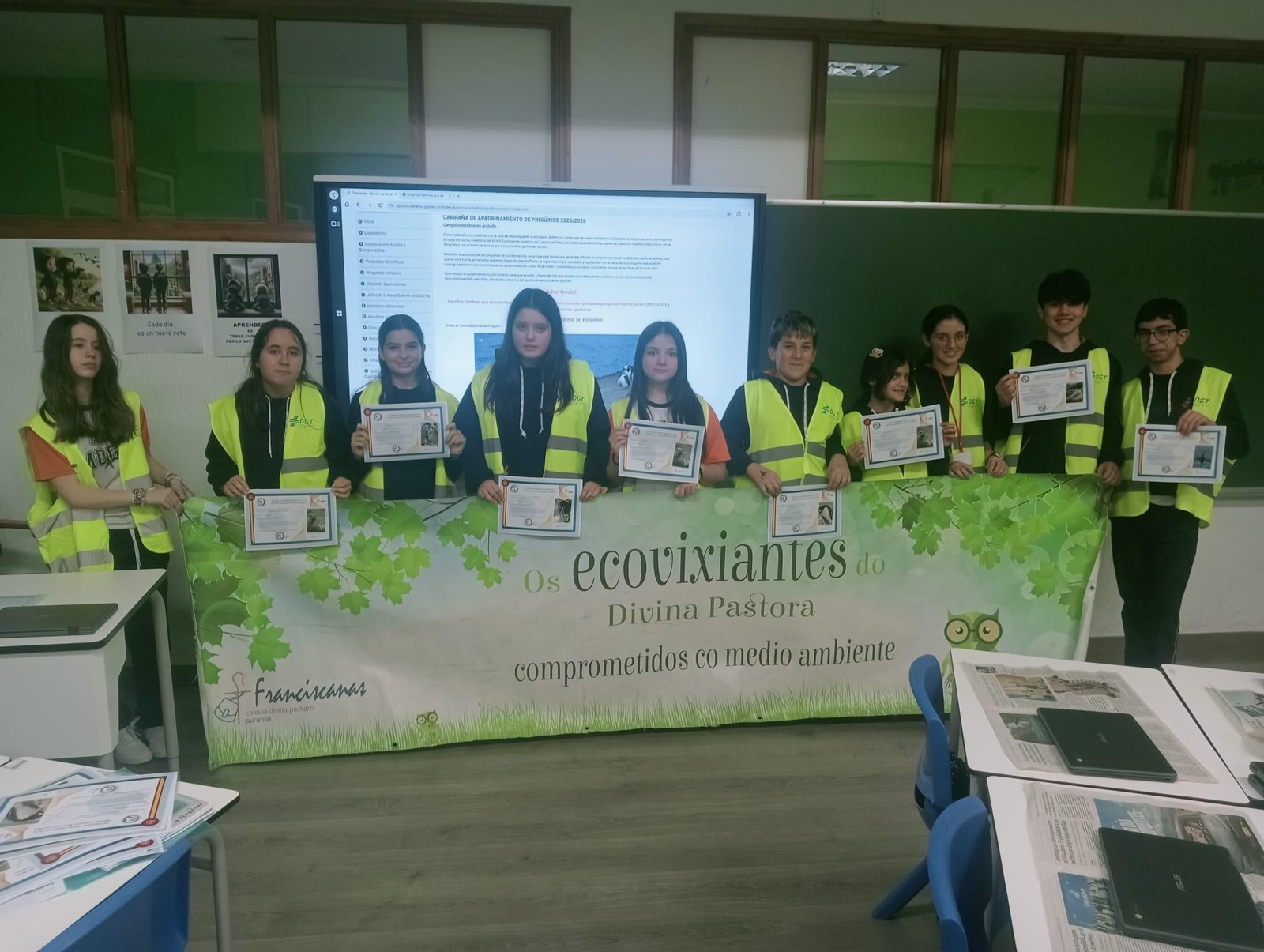 Los Ecovigilantes apadrinan pingüinos en la Antártida