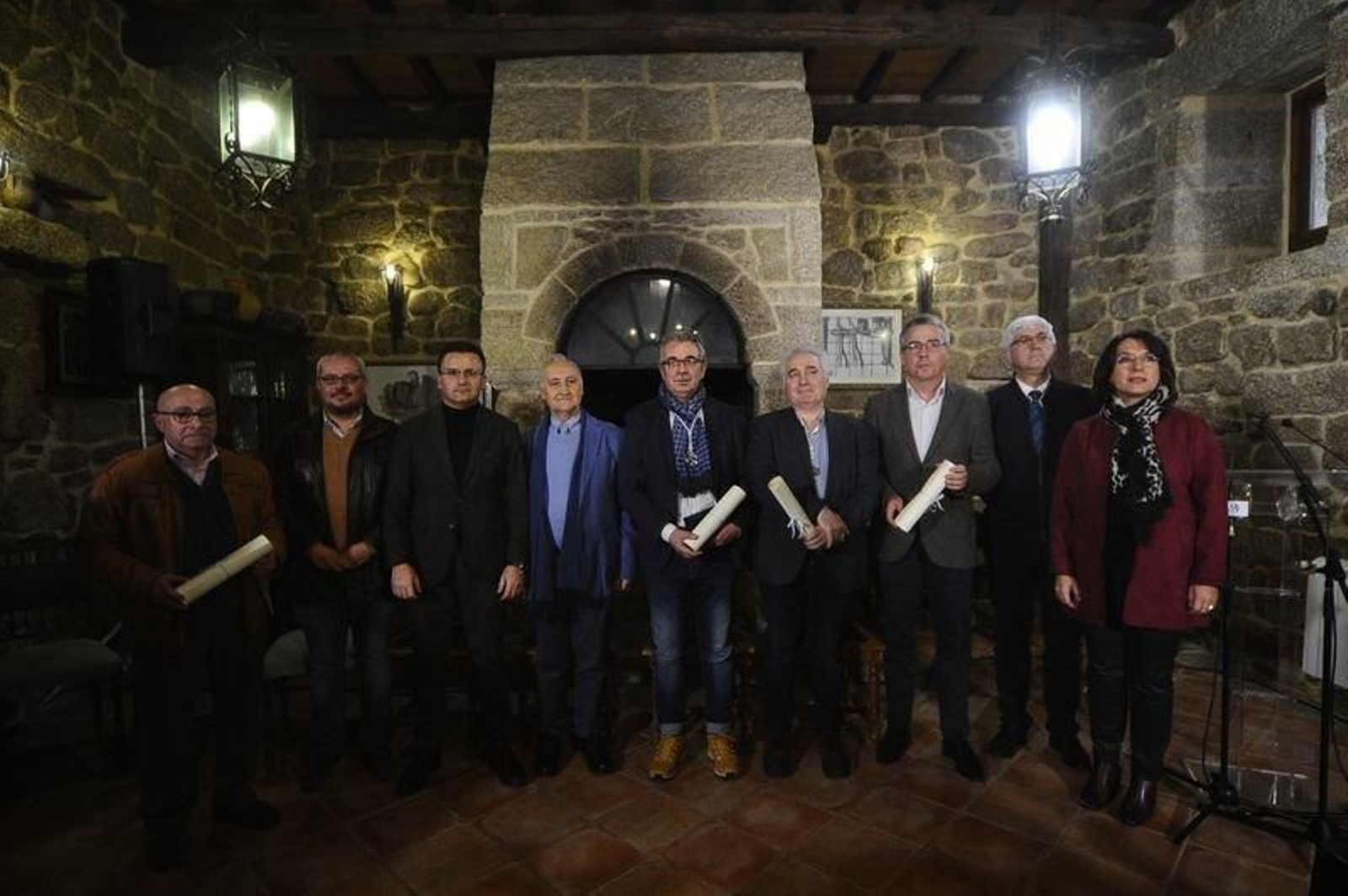 Carlos Rodríguez, César Fernández, José González, Avelino Muleiro, Jaime Méndez, Benigno Pereira, Manuel Rodríguez, Xosé Carballido e Carme Pérez, onte pola mañá na entrega dos premios Bacelos de Prata.