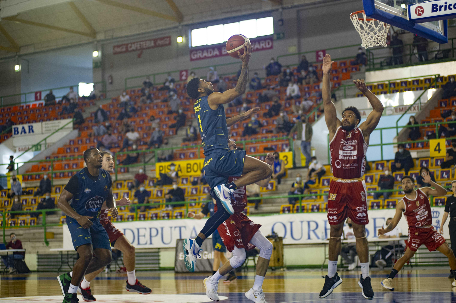 Baloncesto en el Pazo Paco Paz COB-Murcia
