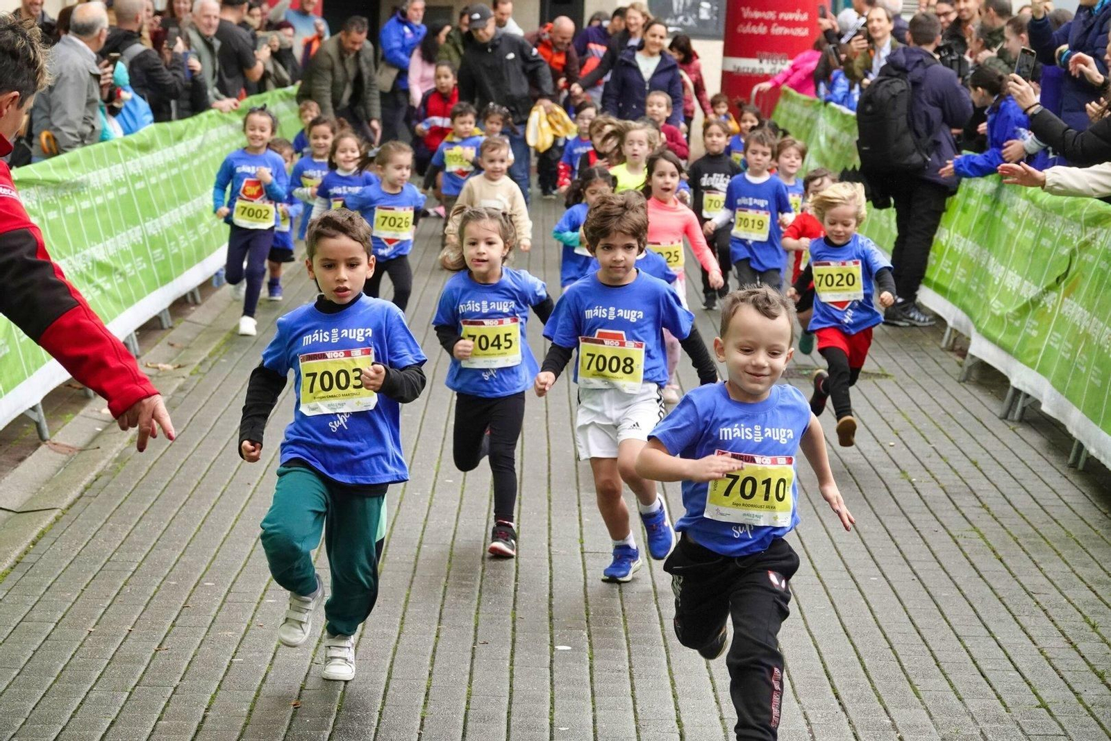 Salida de alevines en la Vigo+11 en Coia.