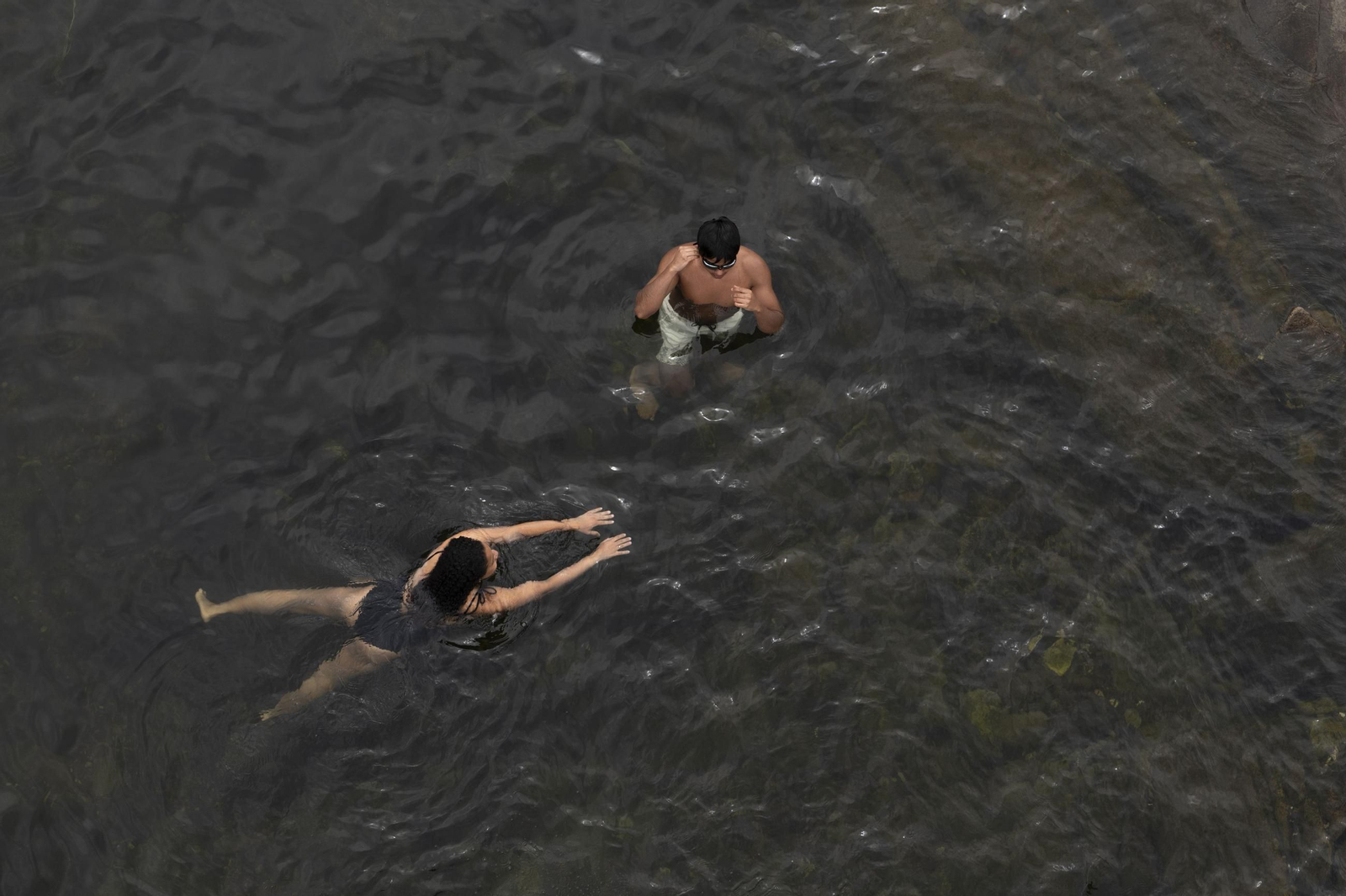 Galería | Ourense vive el calor extremo con los abanicos y helados como aliados
