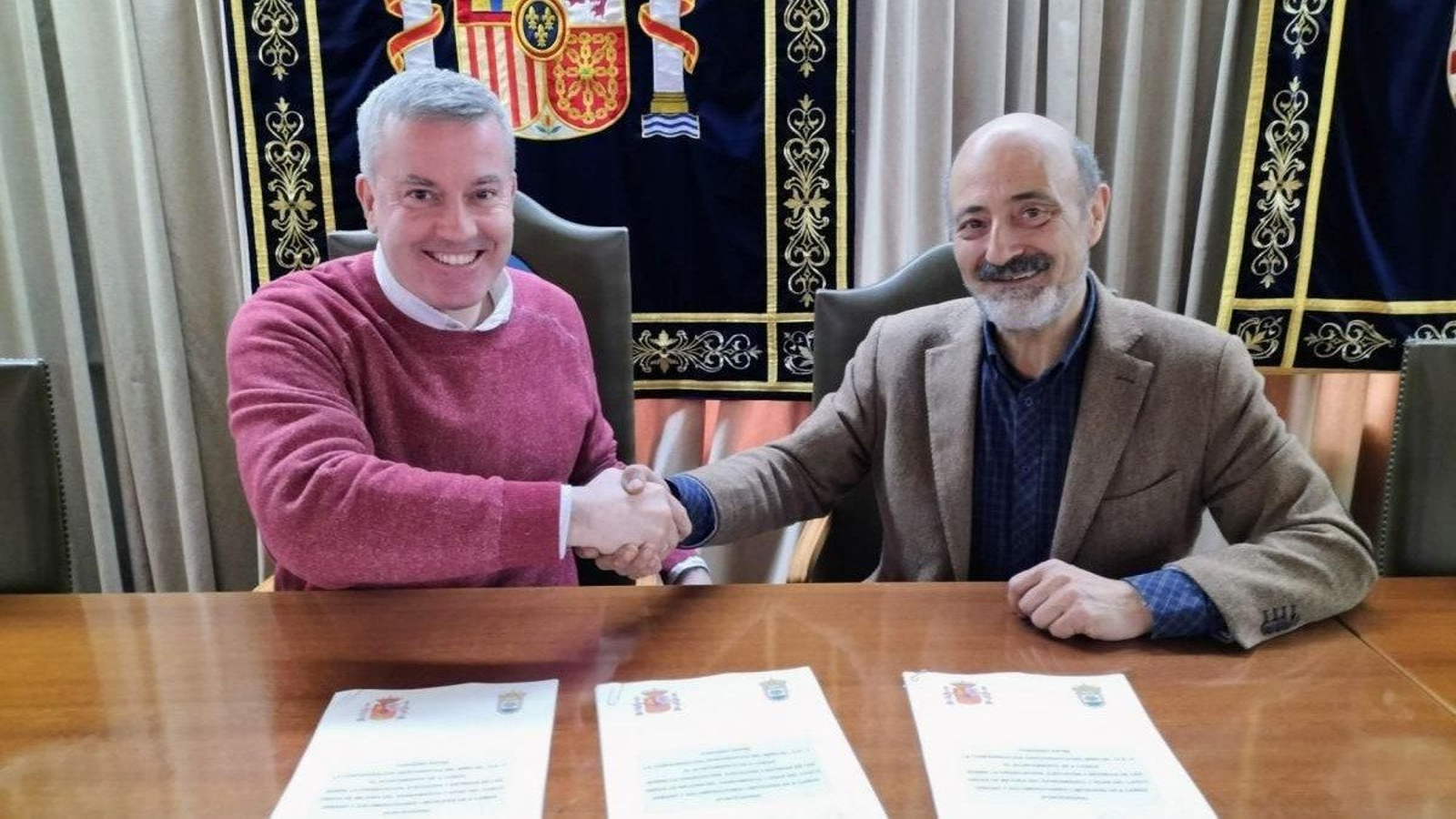 Piña y Quiroga firmando el convenio en 2023.